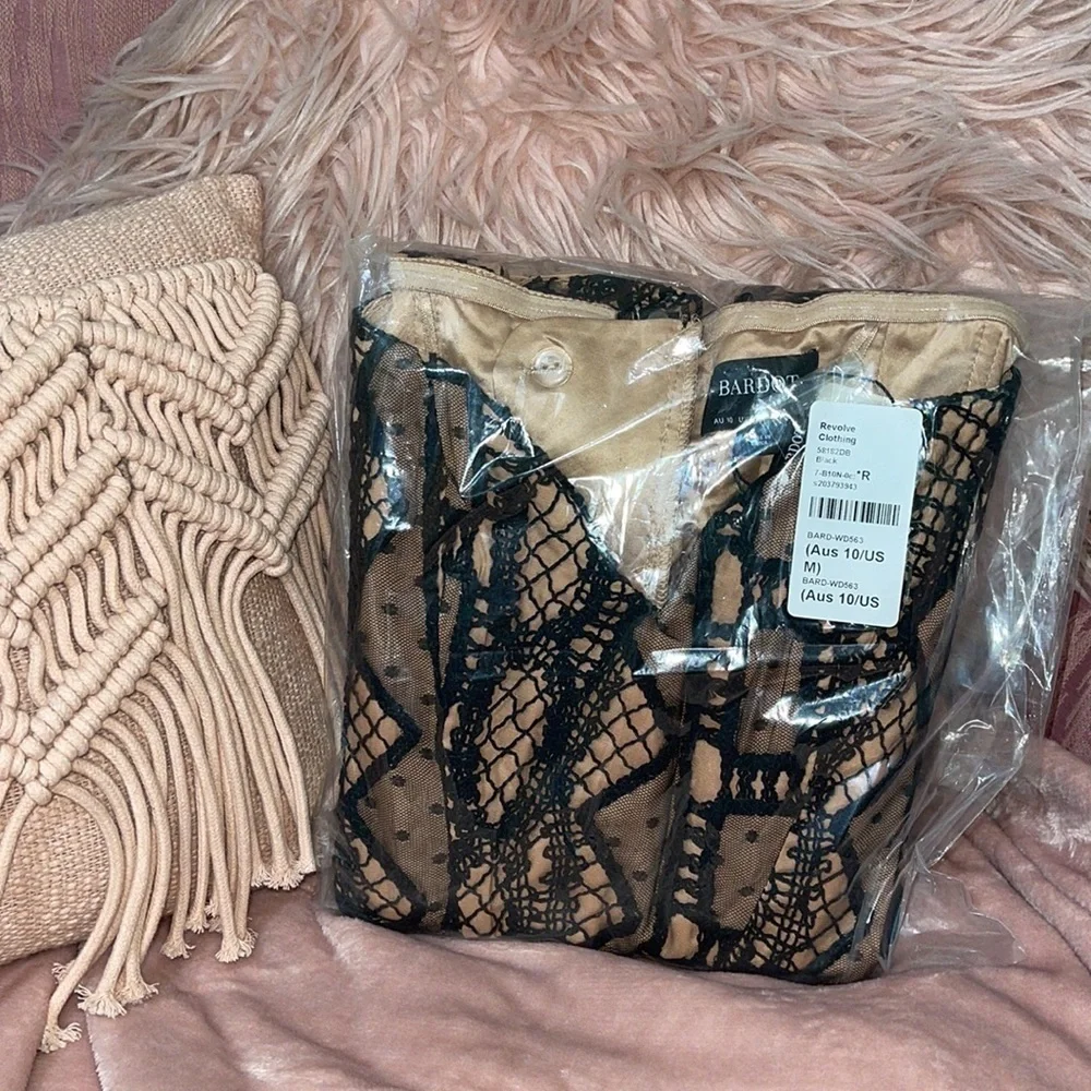 Bardot Zendaya Mini Lace Dress in Black Sz. Medium NWT